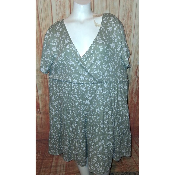 Derek Heart Dresses & Skirts - Derek Heart Olive Floral Short Sleeve V-neck Dress Sz 3X